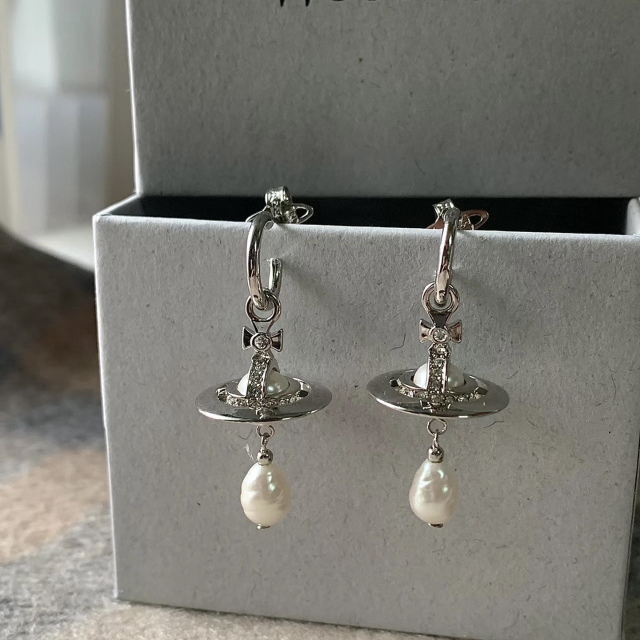 Buy replica Vivienne Westwood Baroque Pearl Drop Saturn Earring and replica jewelry from PICKS Jewelry