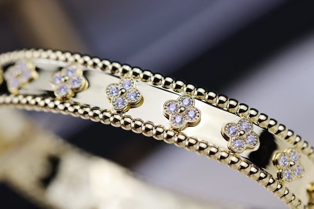 Buy replica Van Cleef & Arpels Perlée Clovers Bracelet, Medium Bangle and replica jewelry from PICKS Jewelry