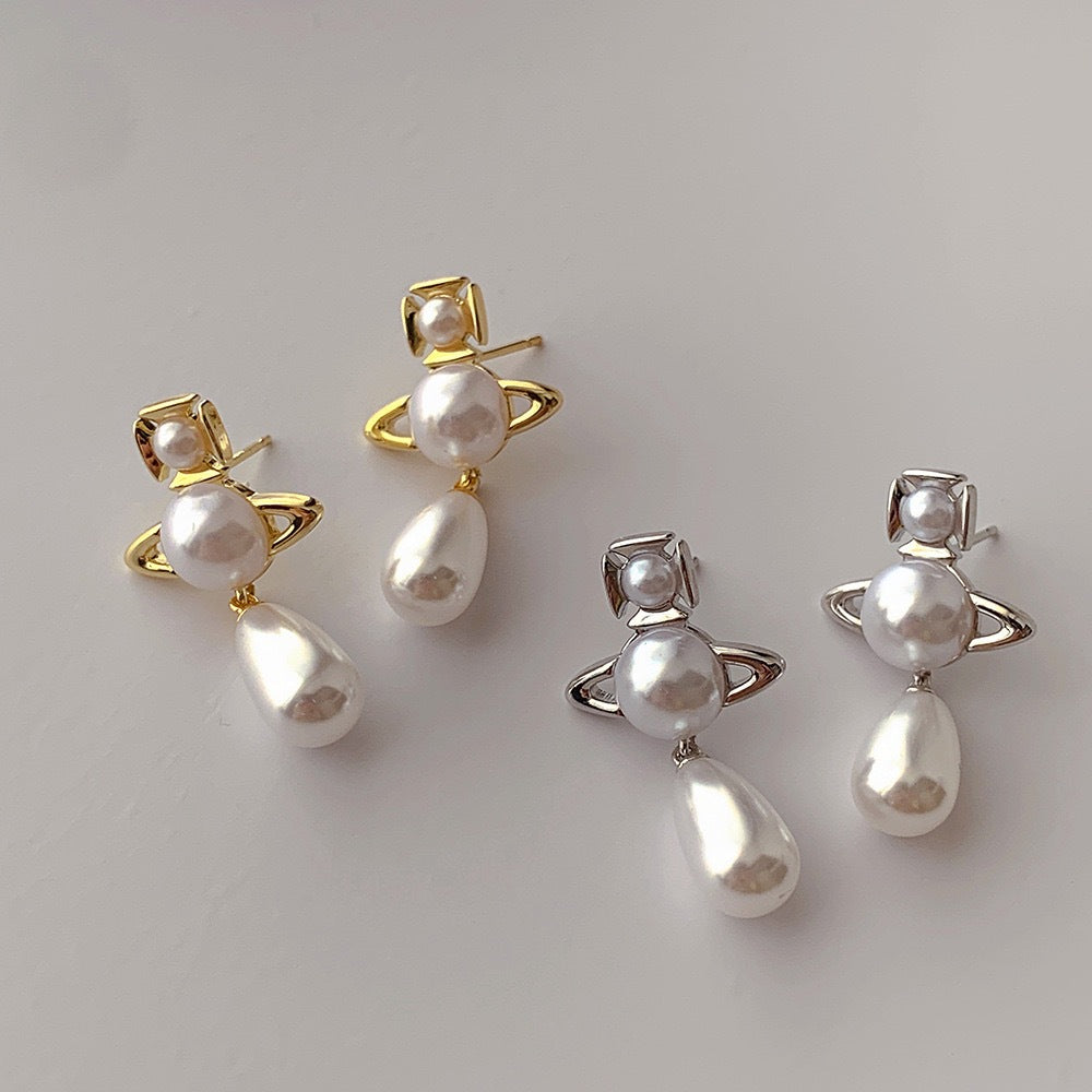 Buy replica Vivienne Westwood Teardrop Pearl Saturn Earrings and replica jewelry from PICKS Jewelry