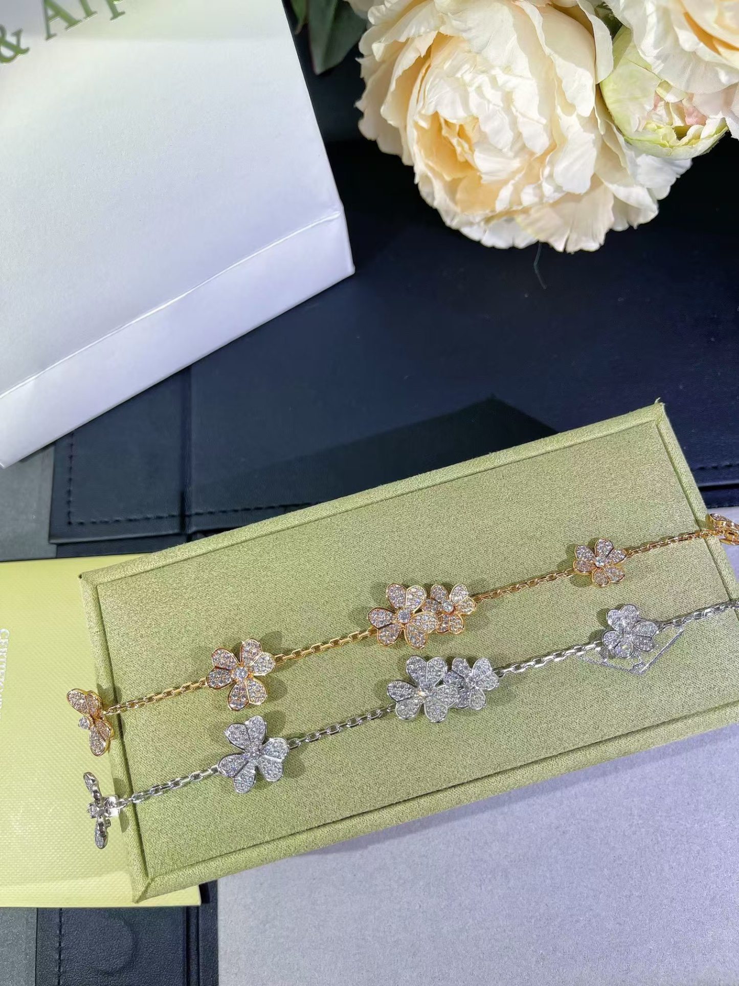 Buy replica Van Cleef & Arpels Frivole Bracelet 5 Flowers and replica jewelry from PICKS Jewelry