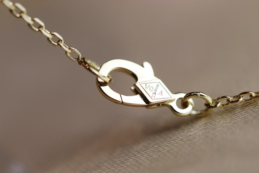 Buy replica Van Cleef & Arpels Vintage Alhambra Pendant Necklace - Large and replica jewelry from PICKS Jewelry