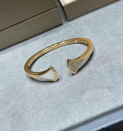 Buy replica Bvlgari Divas’ Dream Bracelet and replica jewelry from PICKS Jewelry