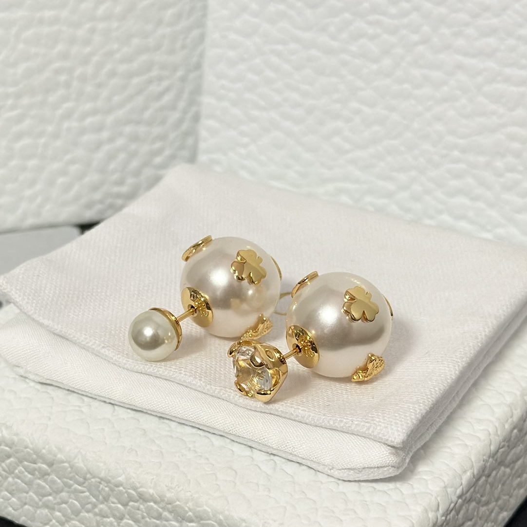 Buy replica Dior New Two Pearls Stud Earrings and replica jewelry from PICKS Jewelry