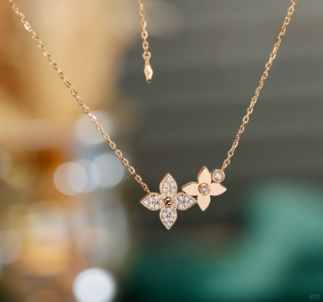 Buy replica Louis Vuitton Idylle Blossom Pendant Necklace-Two Flowers and replica jewelry from PICKS Jewelry