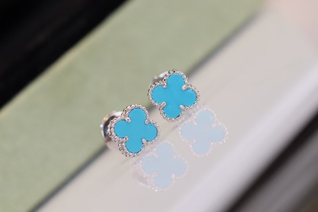 Buy replica Van Cleef & Arpels Sweet Alhambra Earstuds Earring - Mini and replica jewelry from PICKS Jewelry