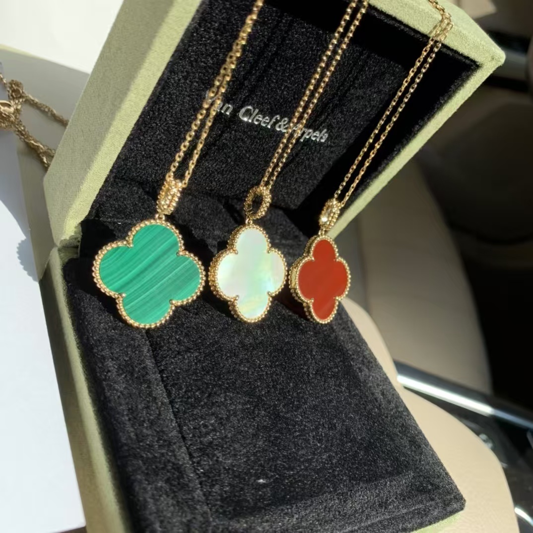 Buy replica Van Cleef & Arpels Vintage Alhambra Pendant Large Clover Sweater Necklace and replica jewelry from PICKS Jewelry