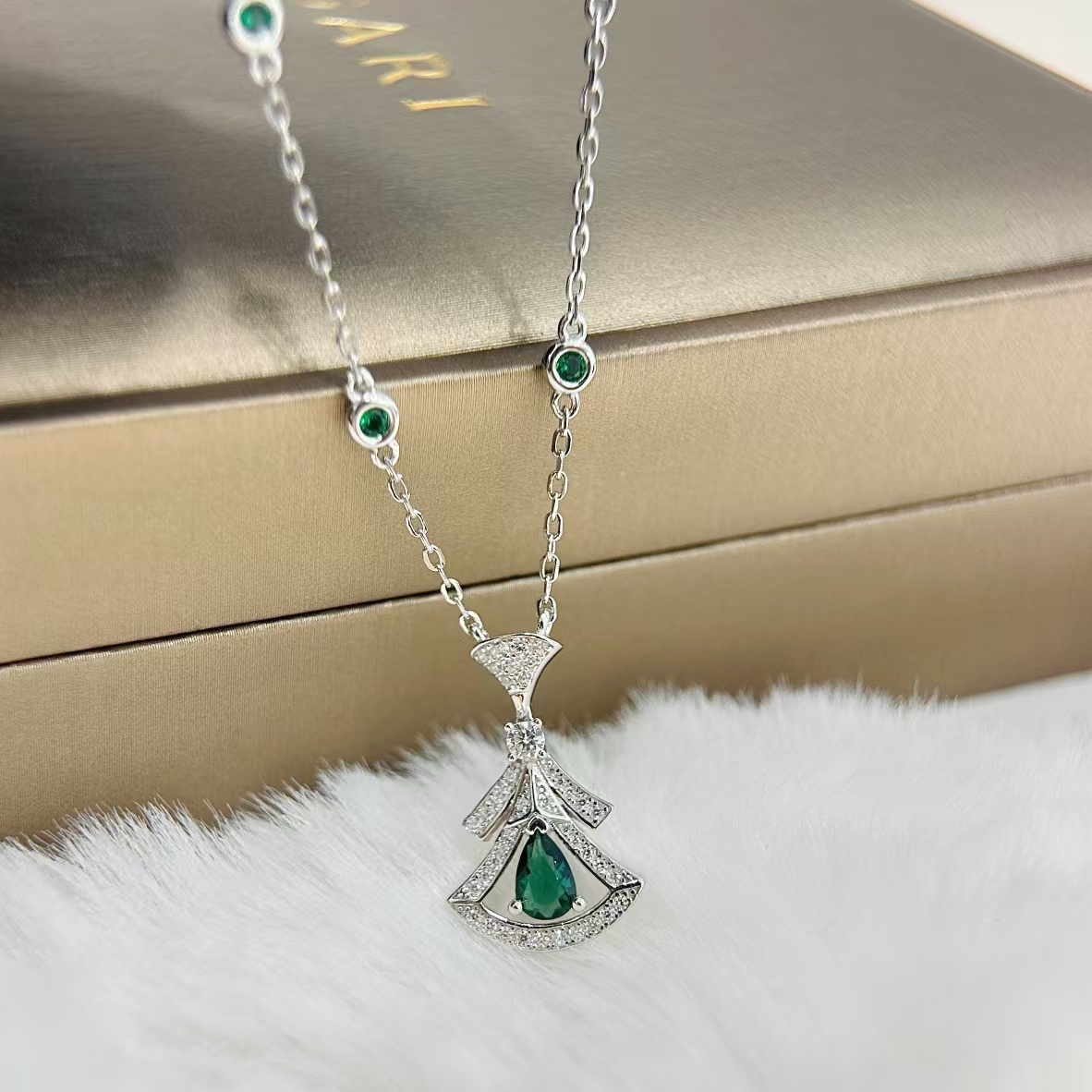 Buy replica Bvlgari Divas' Dream Necklace and replica jewelry from PICKS Jewelry
