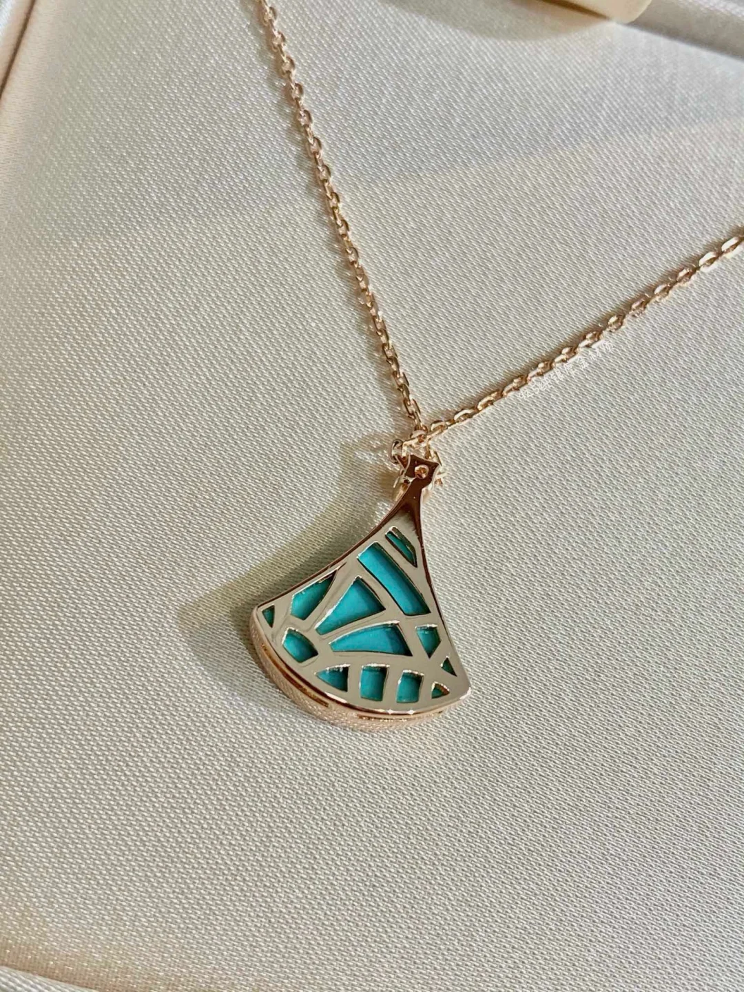 Buy replica Bvlgari Divas' Dream Necklace and replica jewelry from PICKS Jewelry