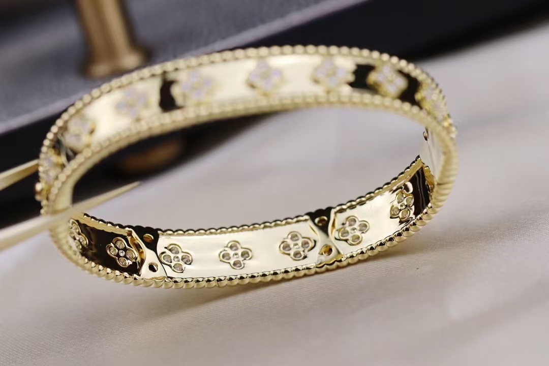 Buy replica Van Cleef & Arpels Perlée Clovers Bracelet, Medium Bangle and replica jewelry from PICKS Jewelry