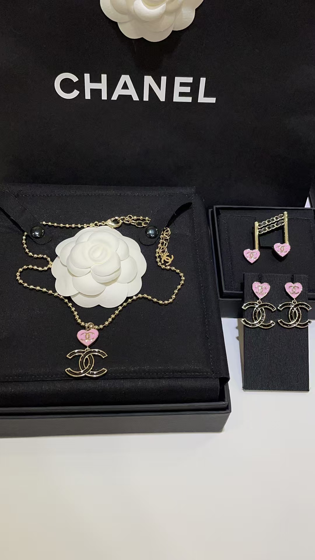 Buy replica Chanel Diamond Pearl Paved Double C Pendant Pearl Necklace and replica jewelry from PICKS Jewelry
