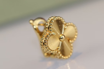 Buy replica Van Cleef & Arpels Vintage Alhambra Earrings and replica jewelry from PICKS Jewelry