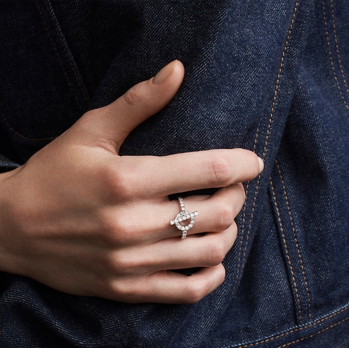 Buy replica Hermes Diamond Paved Q Ring and replica jewelry from PICKS Jewelry