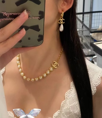 Buy replica Chanel Half Chain Half Ehancered Pearl Necklace and replica jewelry from PICKS Jewelry