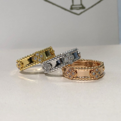 Buy replica Van Cleef & Arpels Narrow Four Leaf Clover Ring and replica jewelry from PICKS Jewelry