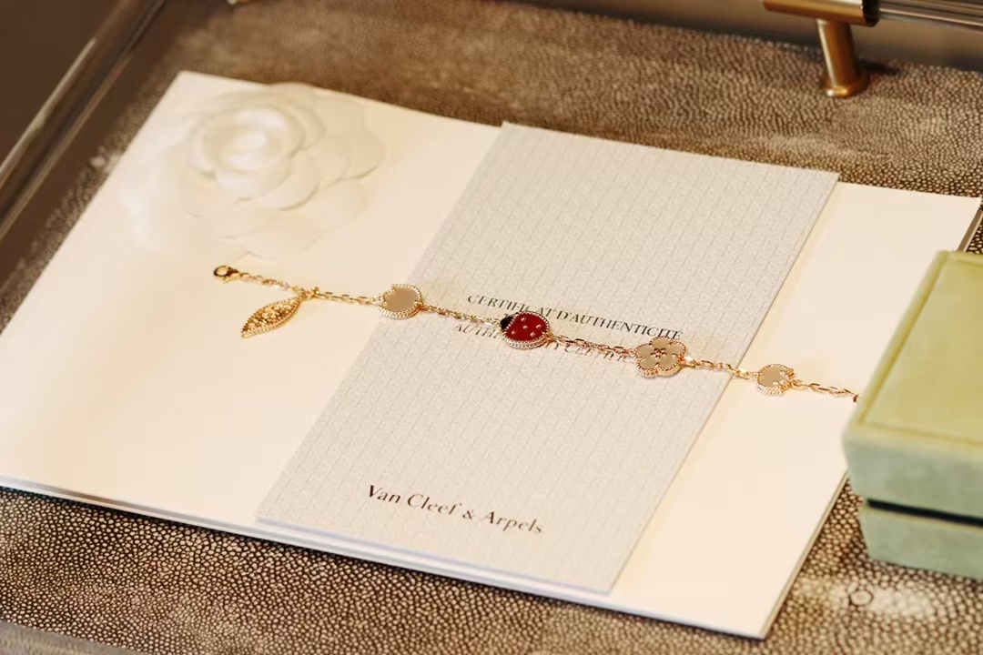 Buy replica Van Cleef & Arpels Lucky Spring Bracelet, 5 Motifs and replica jewelry from PICKS Jewelry