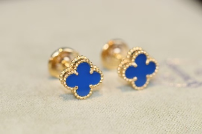 Buy replica Van Cleef & Arpels Earstuds Earring - Mini and replica jewelry from PICKS Jewelry