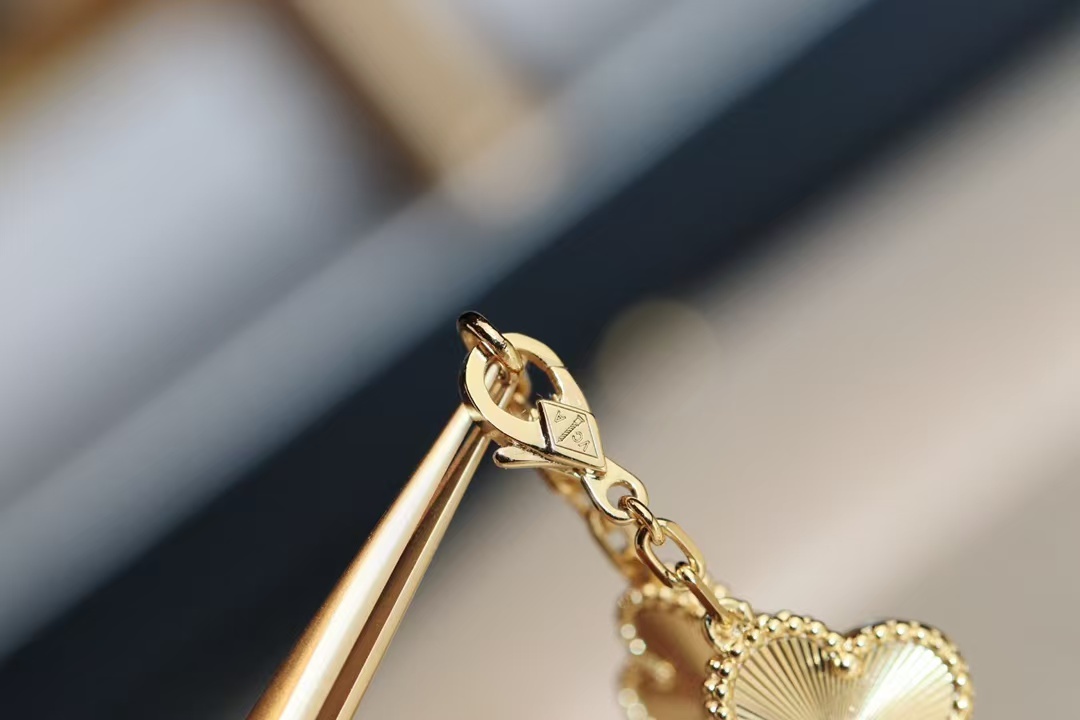 Buy replica Van Cleef & Arpels Vintage Alhambra Necklace, 10 Motifs and replica jewelry from PICKS Jewelry