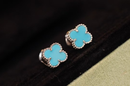 Buy replica Van Cleef & Arpels Sweet Alhambra Earstuds Earring - Mini and replica jewelry from PICKS Jewelry