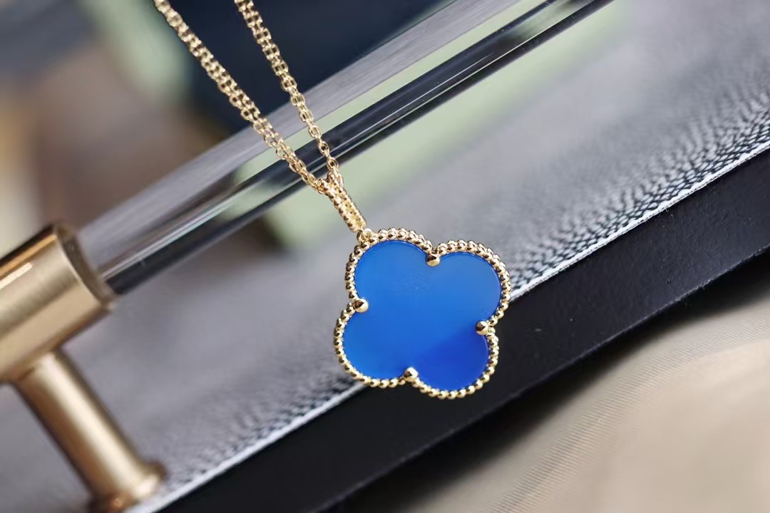 Buy replica Van Cleef & Arpels Vintage Alhambra Pendant Necklace - Large and replica jewelry from PICKS Jewelry