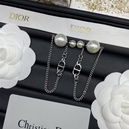 Buy replica Dior Chain Dangle Pearl Earrings and replica jewelry from PICKS Jewelry