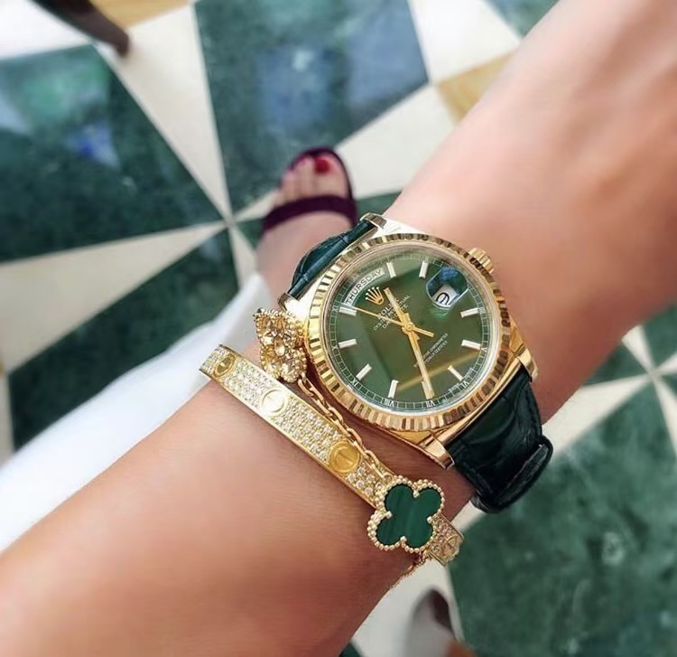 Buy replica Van Cleef & Arpels Vintage Alhambra Bracelet 5 Motifs and replica jewelry from PICKS Jewelry