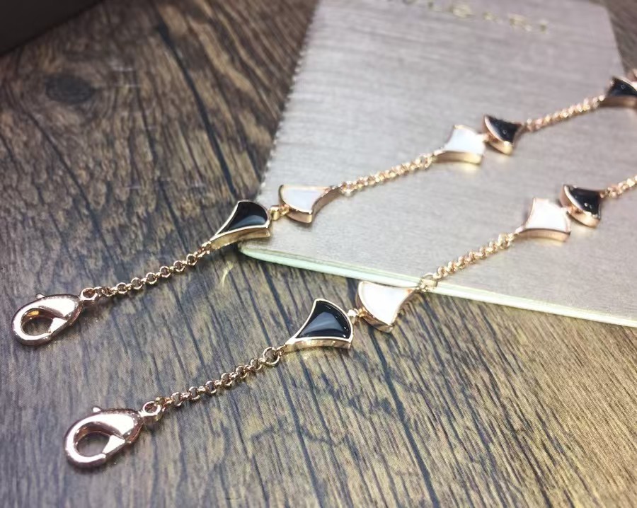 Buy replica Bvlgari Divas’ Dream Bracelet and replica jewelry from PICKS Jewelry