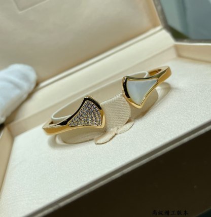 Buy replica Bvlgari Divas’ Dream Bracelet and replica jewelry from PICKS Jewelry