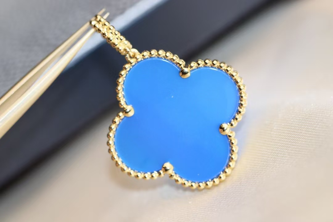 Buy replica Van Cleef & Arpels Vintage Alhambra Pendant Necklace - Large and replica jewelry from PICKS Jewelry