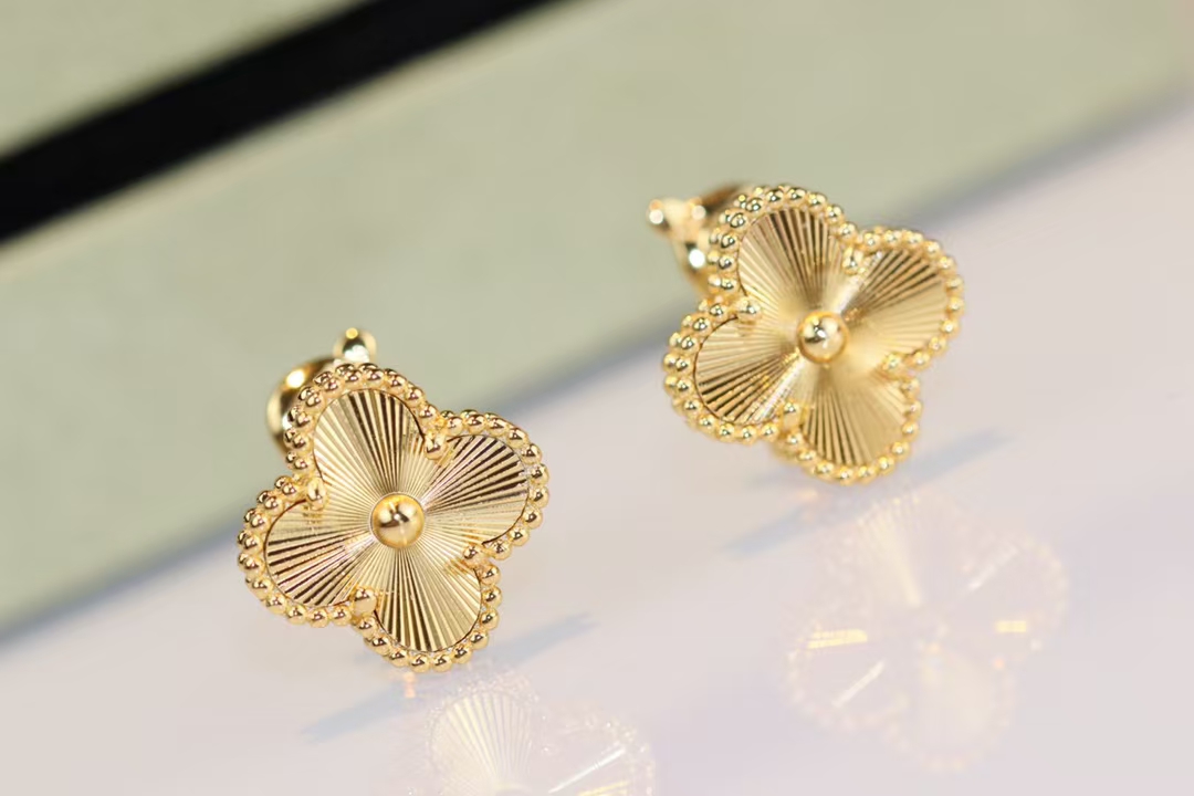 Buy replica Van Cleef & Arpels Vintage Alhambra Earrings and replica jewelry from PICKS Jewelry