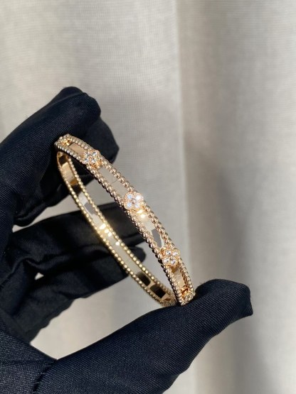 Buy replica Van Cleef & Arpels Perlée Sweet Clovers Bracelet, Medium Model and replica jewelry from PICKS Jewelry
