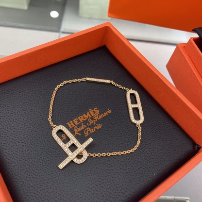 Buy replica Hermes Diamond Paved Pig Nose Bracelet and replica jewelry from PICKS Jewelry
