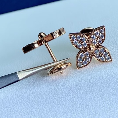 Buy replica Louis Vuitton Diamond Flower Stud Earrings and replica jewelry from PICKS Jewelry
