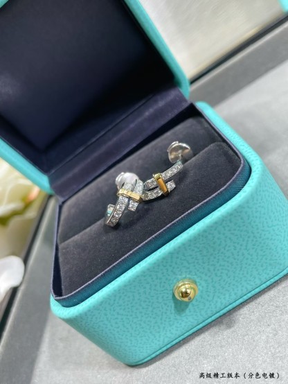 Buy replica Tiffany Edge Hoop Earrings and replica jewelry from PICKS Jewelry