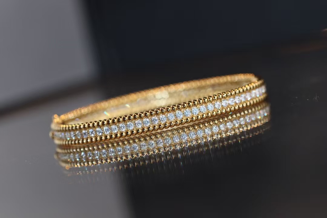 Buy replica Van Cleef & Arpels Perlée Perlée Diamonds Bracelet, 1 Row, Medium Model and replica jewelry from PICKS Jewelry