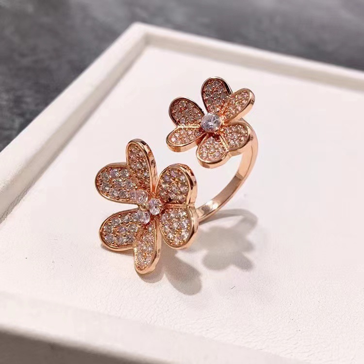 Buy replica Van Cleef & Arpels Four Leaf Clover Ring and replica jewelry from PICKS Jewelry