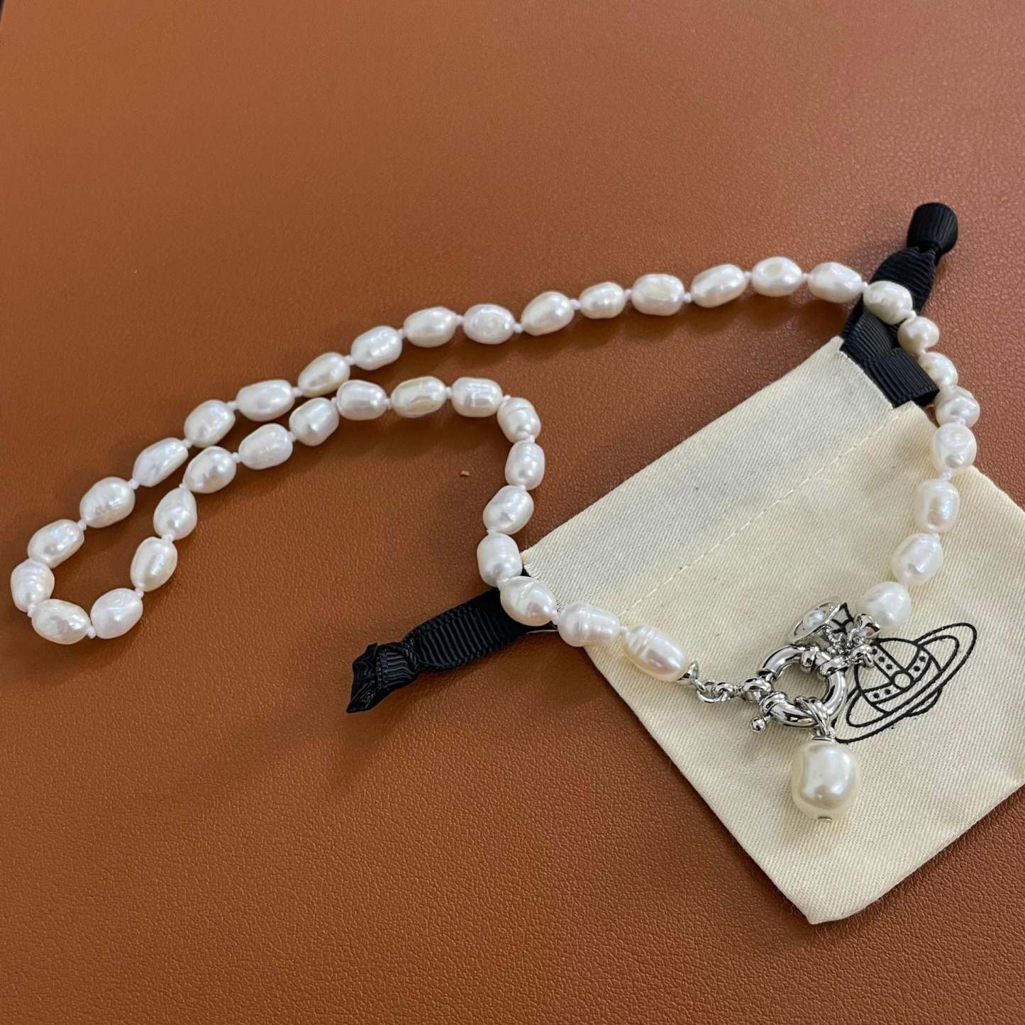 Buy replica Vivienne Westwood Teardrop Pearl Charm Pendant Necklace and replica jewelry from PICKS Jewelry