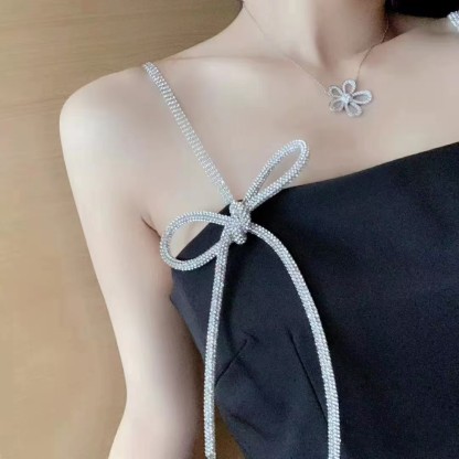 Buy replica Van Cleef & Arpels Flowerlace Pendant Necklace and replica jewelry from PICKS Jewelry