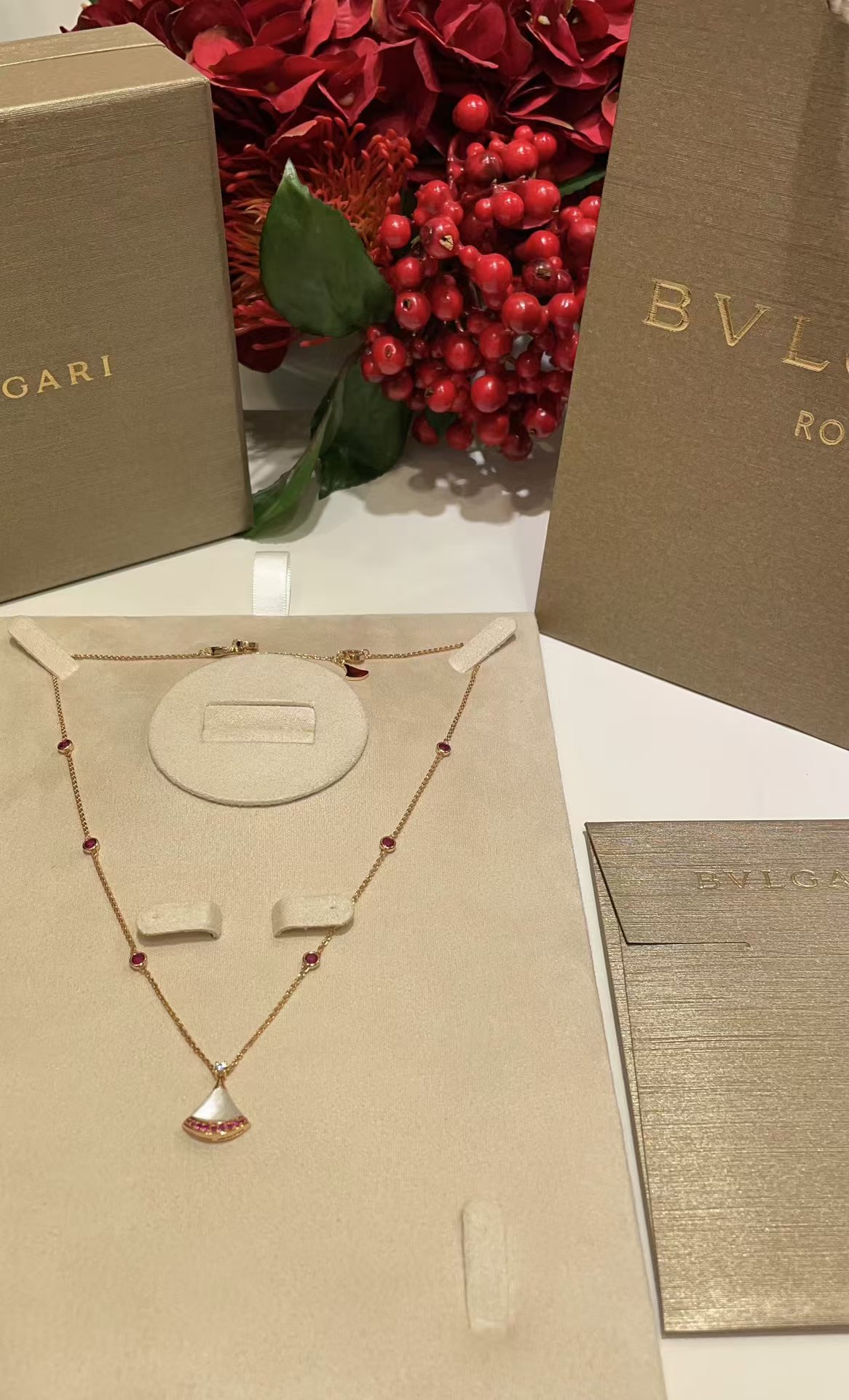 Buy replica Bvlgari Divas' Dream Necklace and replica jewelry from PICKS Jewelry