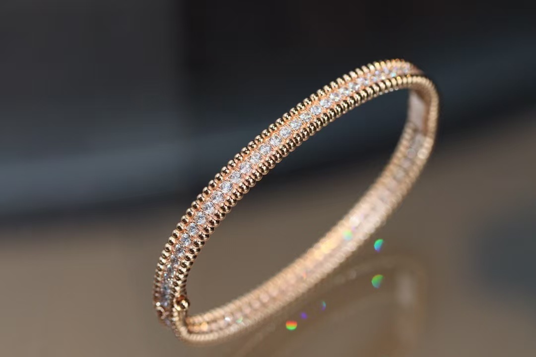 Buy replica Van Cleef & Arpels Perlée Perlée Diamonds Bracelet, 1 Row, Medium Model and replica jewelry from PICKS Jewelry