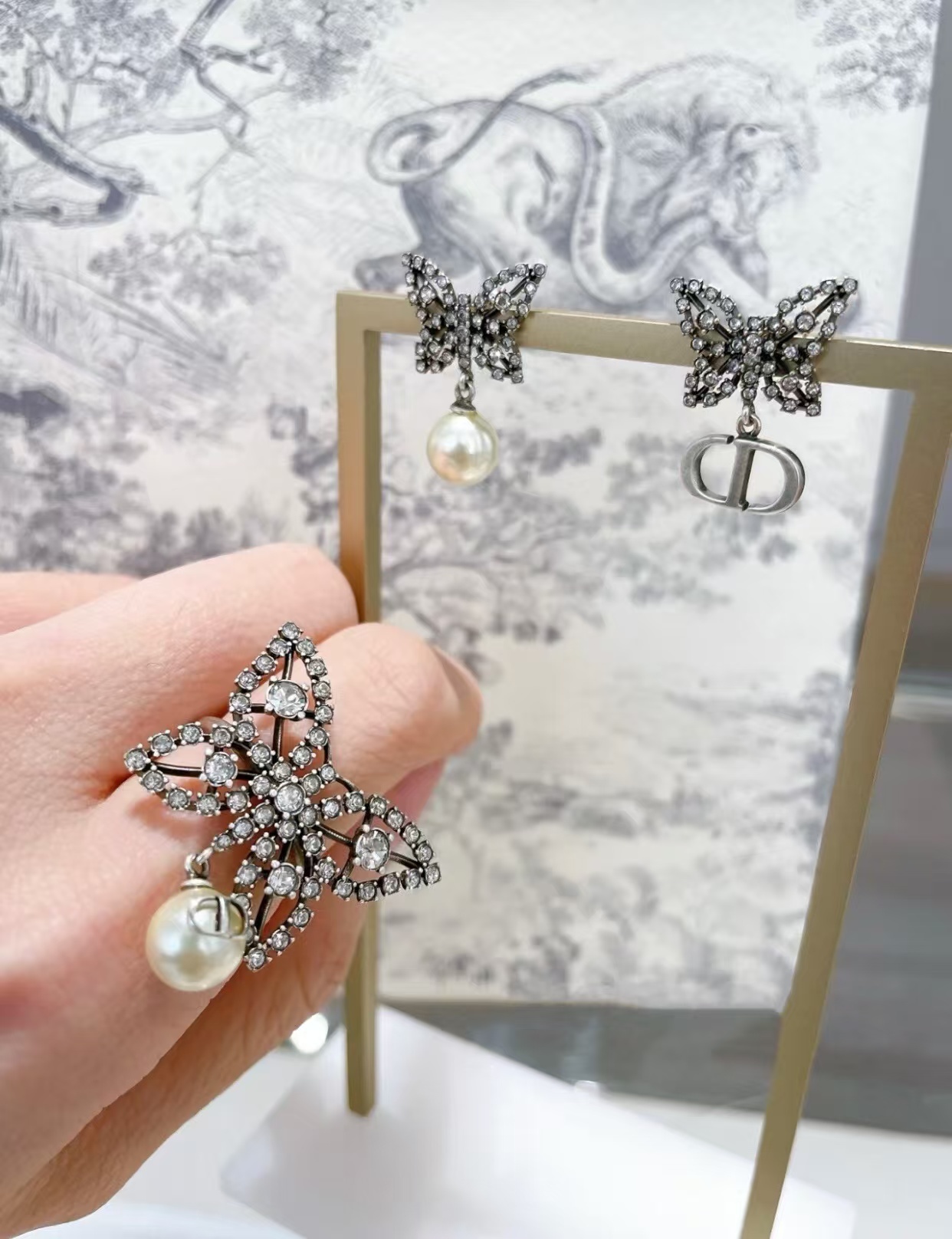 Buy replica Dior Butterfly Pearl Dangle Ring and replica jewelry from PICKS Jewelry