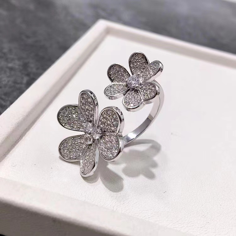 Buy replica Van Cleef & Arpels Four Leaf Clover Ring and replica jewelry from PICKS Jewelry