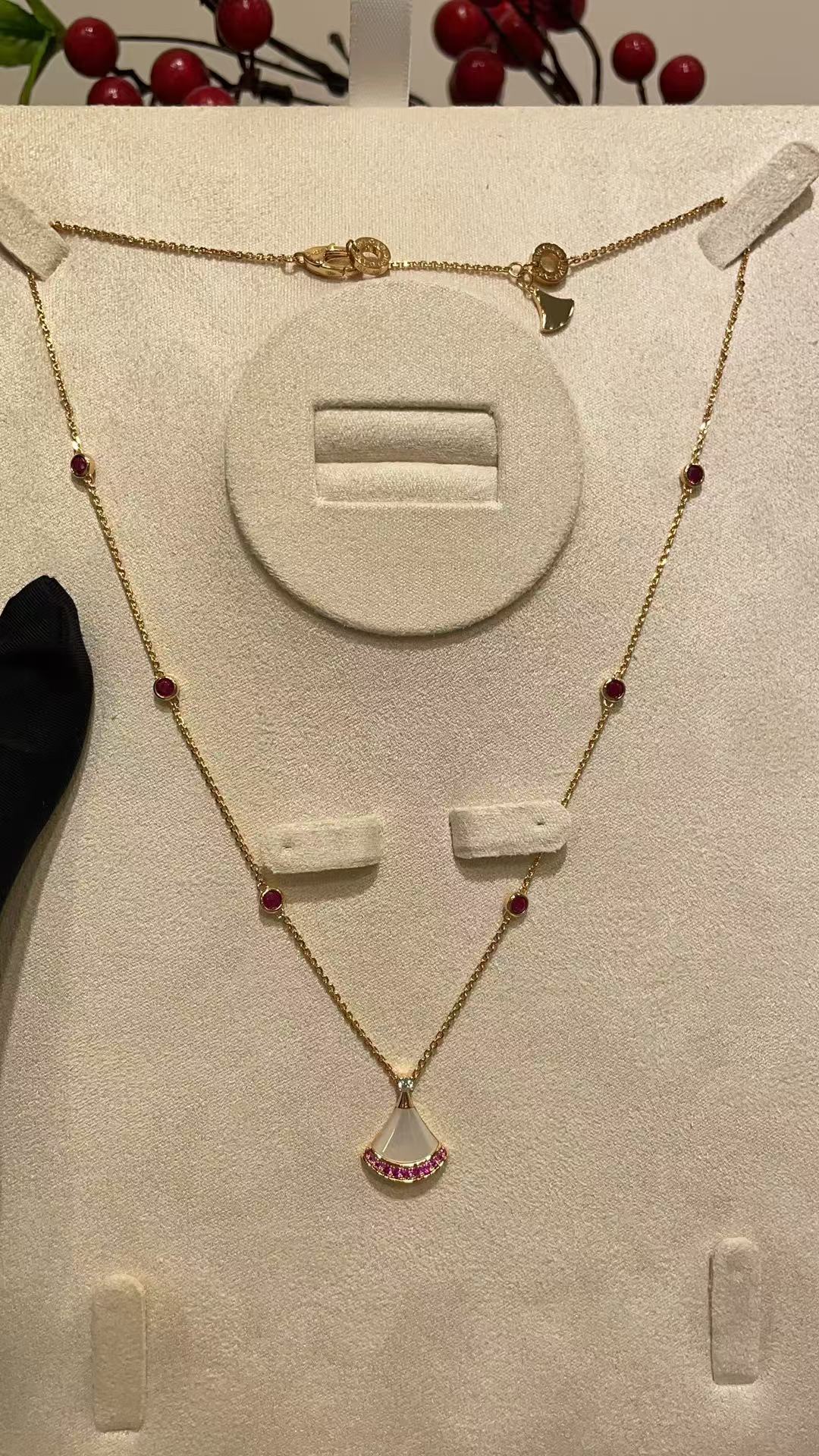 Buy replica Bvlgari Divas' Dream Necklace and replica jewelry from PICKS Jewelry