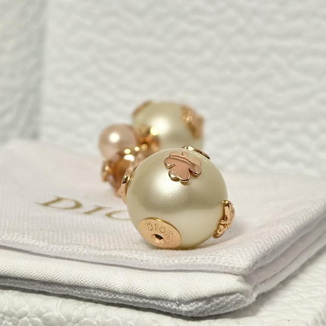 Buy replica Dior New Two Pearls Stud Earrings and replica jewelry from PICKS Jewelry