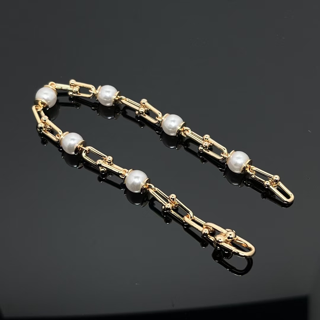 Buy replica Tiffany HardWear Link Bracelet with Freshwater Pearls and replica jewelry from PICKS Jewelry