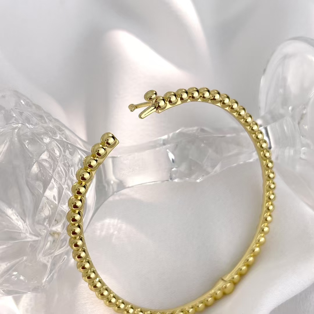Buy replica Van Cleef & Arpels Perlée Pearls of Gold Bracelet - Medium Bangle and replica jewelry from PICKS Jewelry