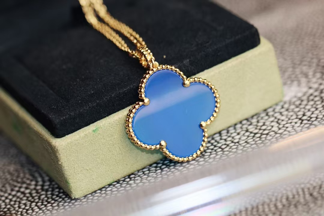 Buy replica Van Cleef & Arpels Vintage Alhambra Pendant Necklace - Large and replica jewelry from PICKS Jewelry