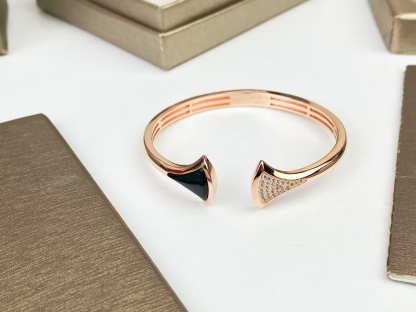 Buy replica Bvlgari Divas’ Dream Bracelet and replica jewelry from PICKS Jewelry