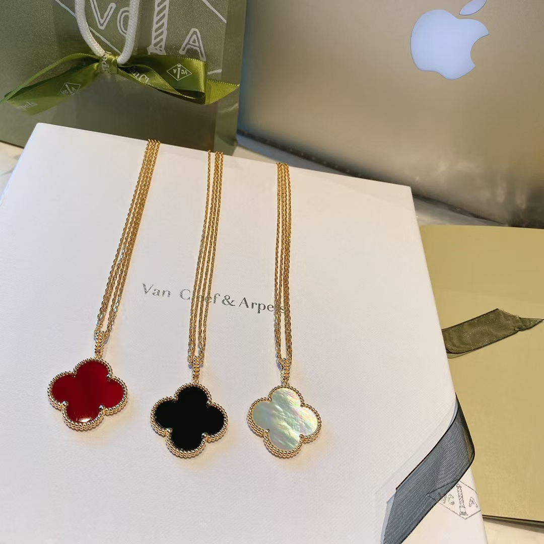 Buy replica Van Cleef & Arpels Vintage Alhambra Pendant Large Clover Sweater Necklace and replica jewelry from PICKS Jewelry
