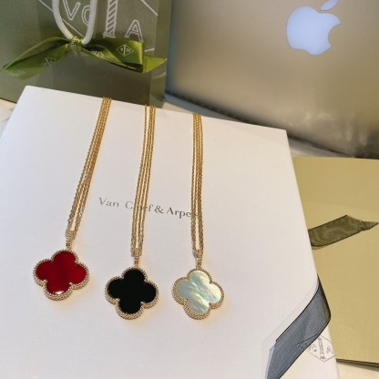 Buy replica Van Cleef & Arpels Vintage Alhambra Pendant Large Clover Sweater Necklace and replica jewelry from PICKS Jewelry