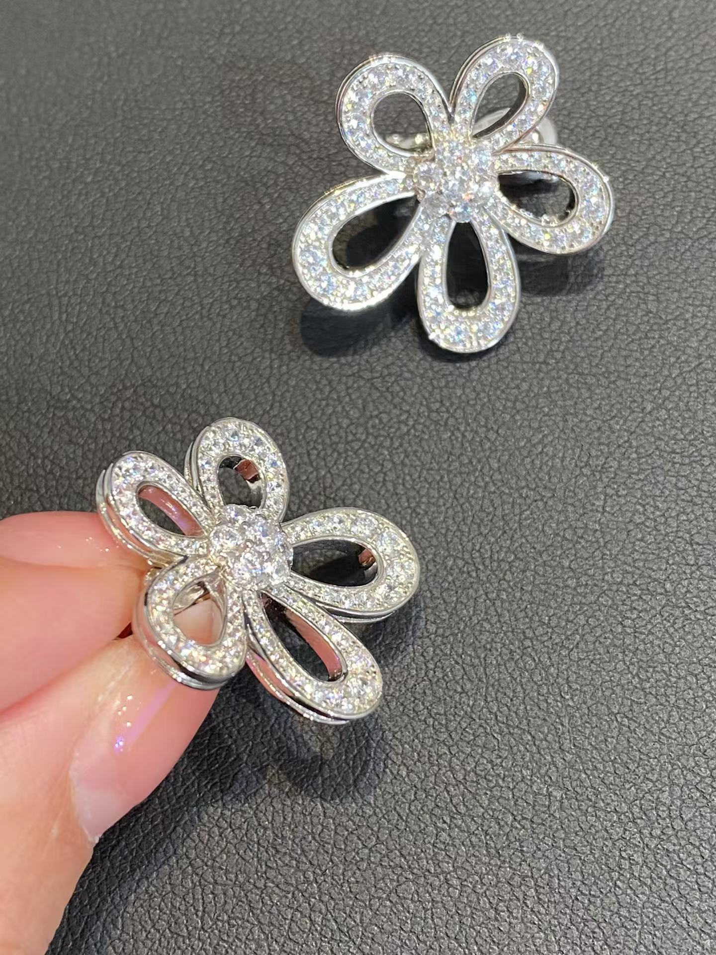 Buy replica Van Cleef & Arpels Flowerlace Earrings and replica jewelry from PICKS Jewelry